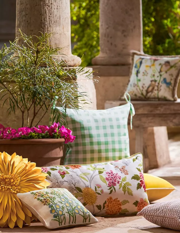 Outdoor Pillows & Cushions